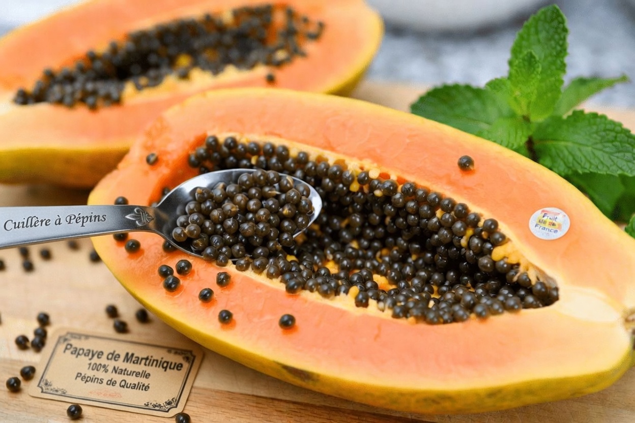 Graines de papaye : ce que tout le monde aime dans le fruit, mais que peu savent sur les puissantes graines qu’il renferme