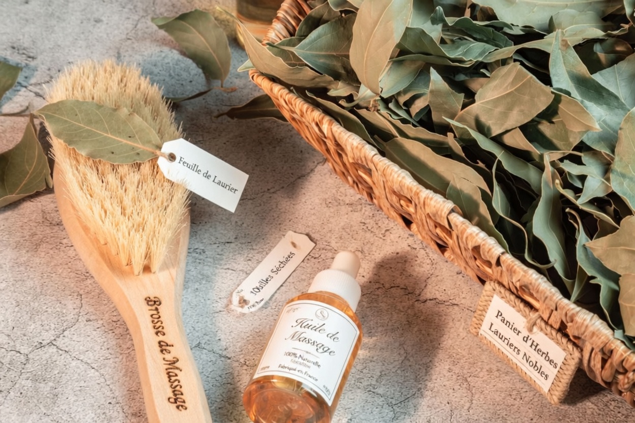 La feuille de laurier pourrait-elle être un geste simple de soin de la peau que de nombreuses personnes âgées négligent ?