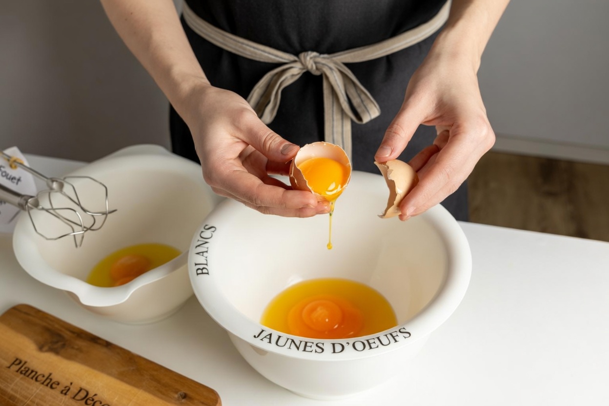 L’habitude de l’œuf, de l’ail et du miel : une simple astuce de cuisine que beaucoup de seniors auraient aimé connaître plus tôt