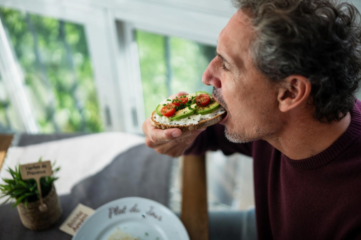 Hommes de plus de 40 ans : ce seul fruit est-il une habitude simple pour soutenir la prostate ?