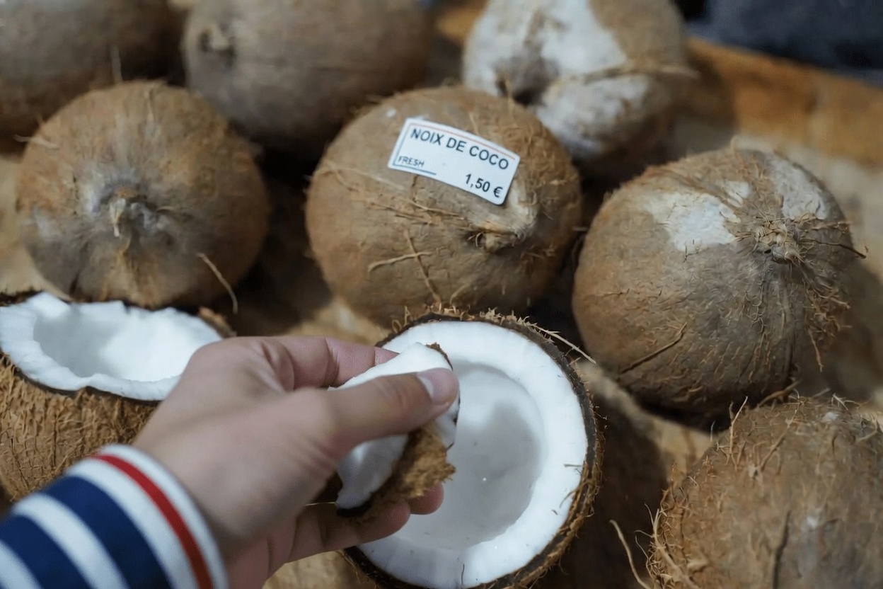 Découvrez cette simple habitude de 2 minutes à l’huile de coco que les seniors essaient pour prendre soin de leur peau