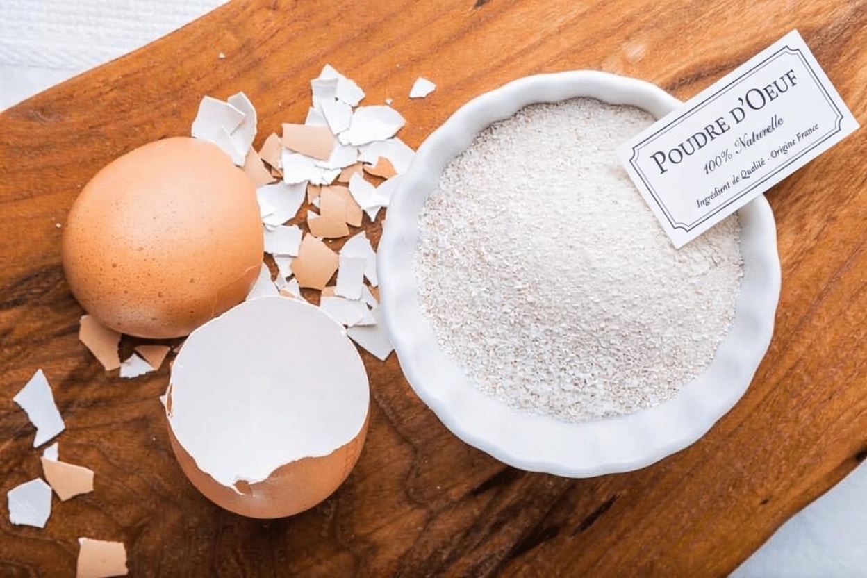 Les coquilles d’œuf transforment les dents jaunes en blanc nacré en seulement 5 minutes