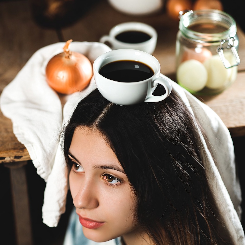 Ajoutez de l’oignon et du café à vos cheveux — les résultats pourraient vous choquer