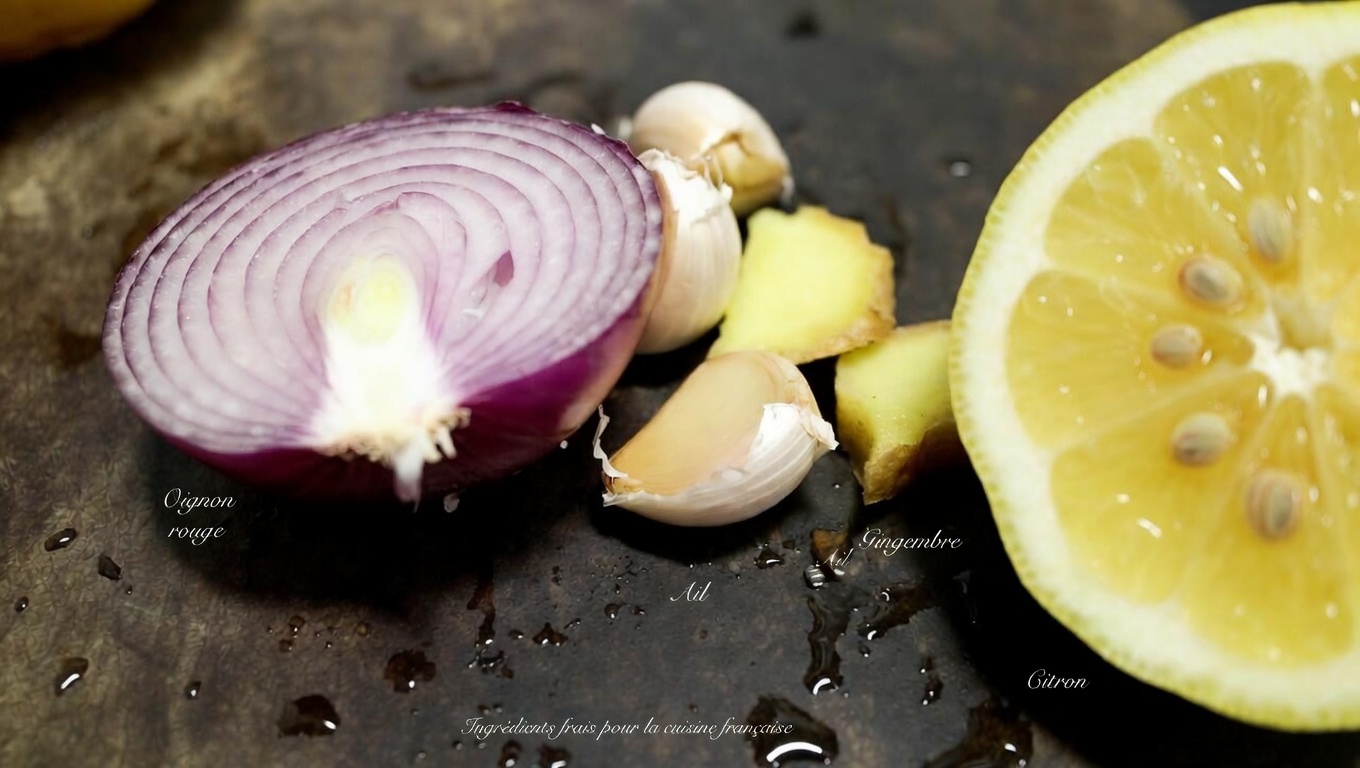 Découvrez le pouvoir quotidien de l’oignon rouge, de l’ail, du gingembre et du jus de citron dans votre routine en cuisine