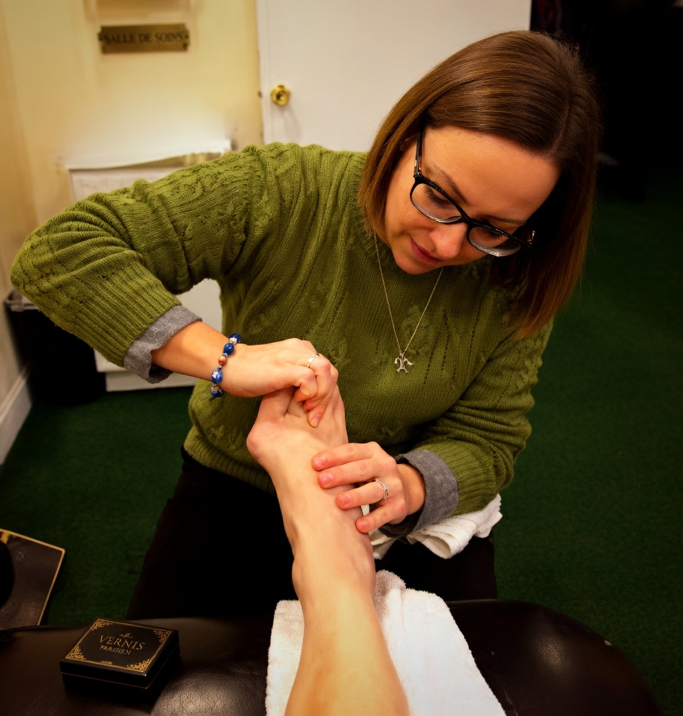 Ça commence dans les YEUX et les PIEDS ! 9 SIGNES de B12 BASSE (Les médecins ignorent cela)